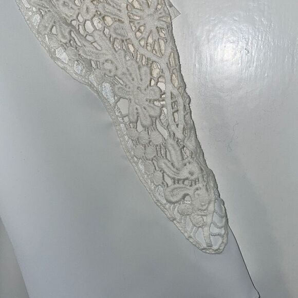 White dress with lace, spaghetti straps, and lining, new without tags - Picture 3 of 13